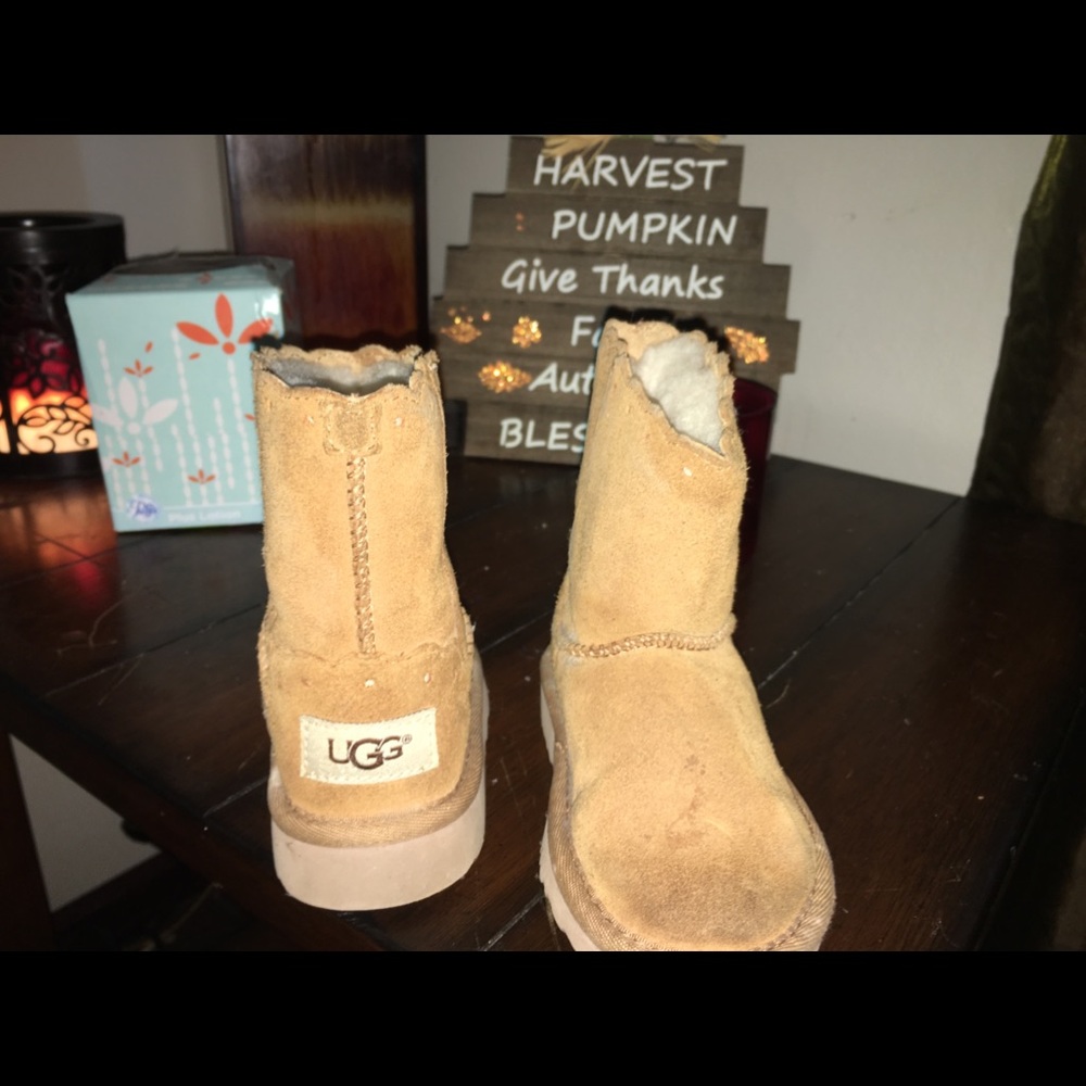 Toddler Uggs 7C
